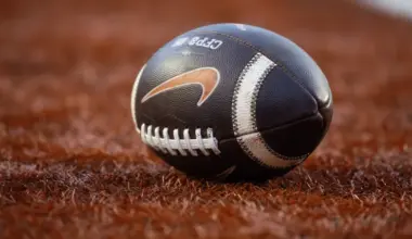 High school football recruits using AI-generated highlight tapes is on the rise image