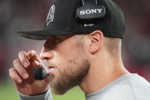 Arizona Cardinals defensive coordinator, Nick Rallis walks the sidelines as they play against the Las Vegas Raiders at State Farm Stadium in Glendale, on Aug. 23, 2025. © Joe Rondone/The Republic / USA TODAY NETWORK via Imagn Images