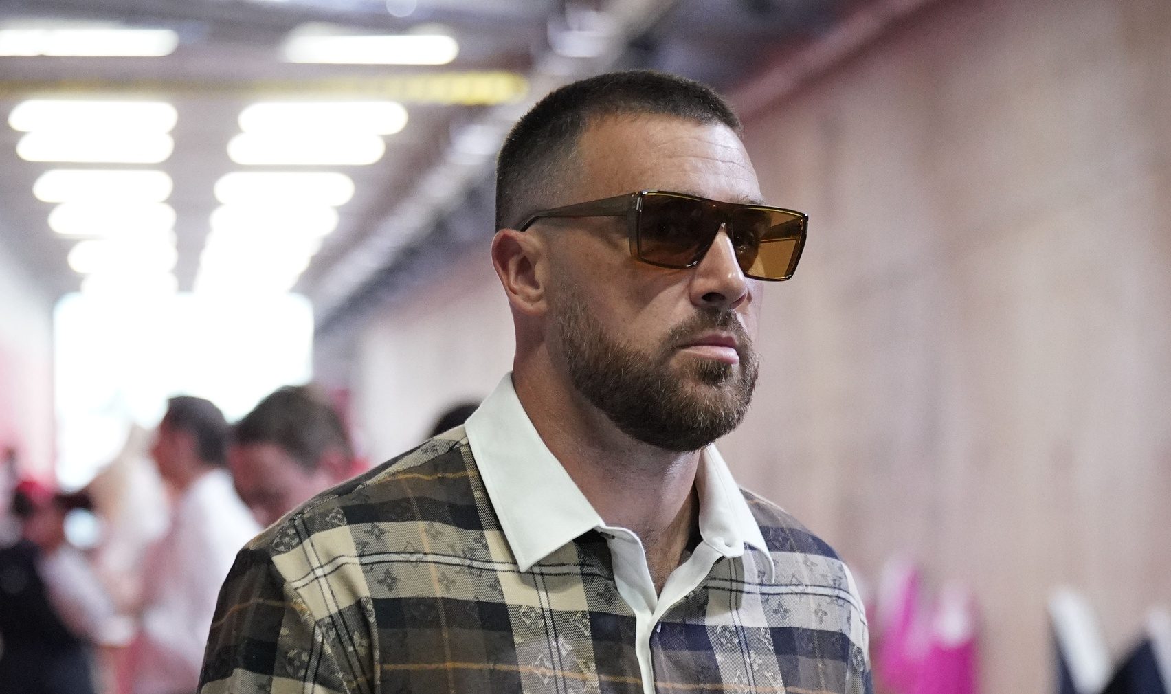 World reacts to shameful Travis Kelce news