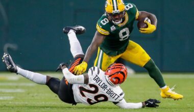 Josh Jacobs Isn't In the Same Situation Aaron Jones Was In 2024