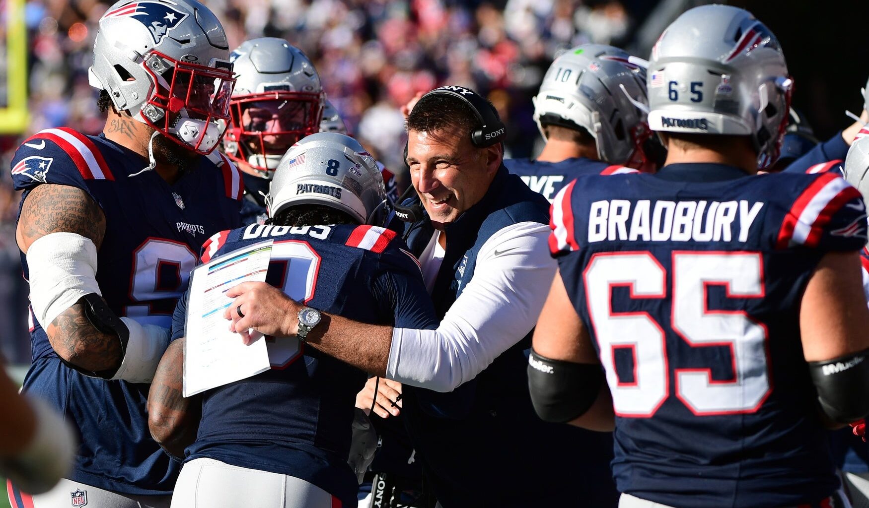 Mike Vrabel hit a familiar note in his Coach of the Year acceptance speech - 98.5 The Sports Hub