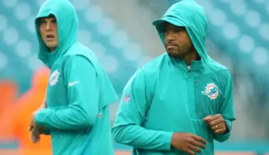 Dolphins urged to solve QB dilemma with Tua Tagovailoa's future in Miami image