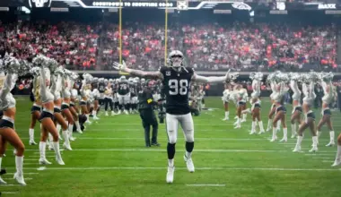 Maxx Crosby's reaction to trade rumor is bad news for Cowboys, Eagles and 49ers image