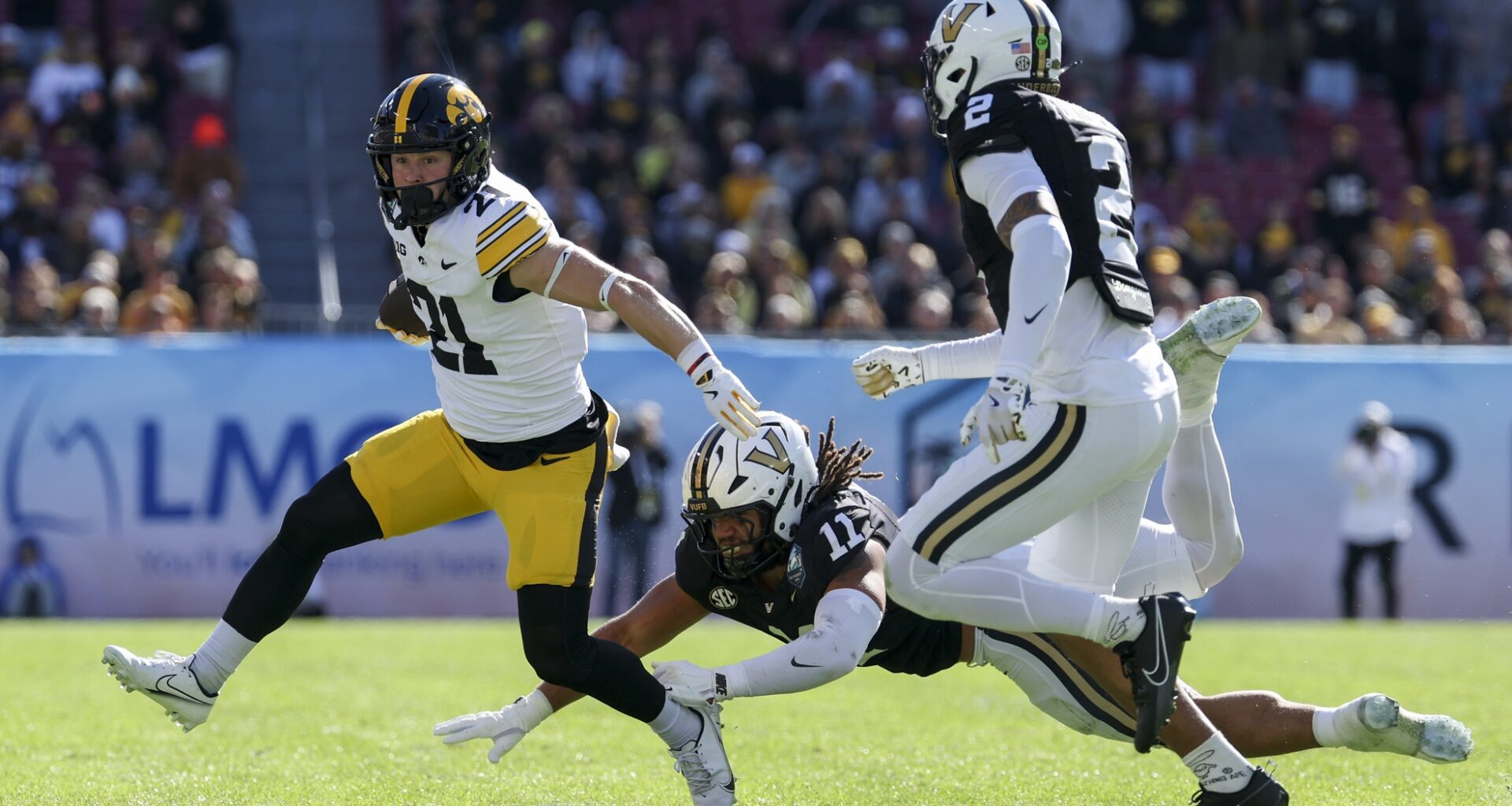 Green Bay Can Kill Two Birds With One Stone By Taking the Right RB In the Draft