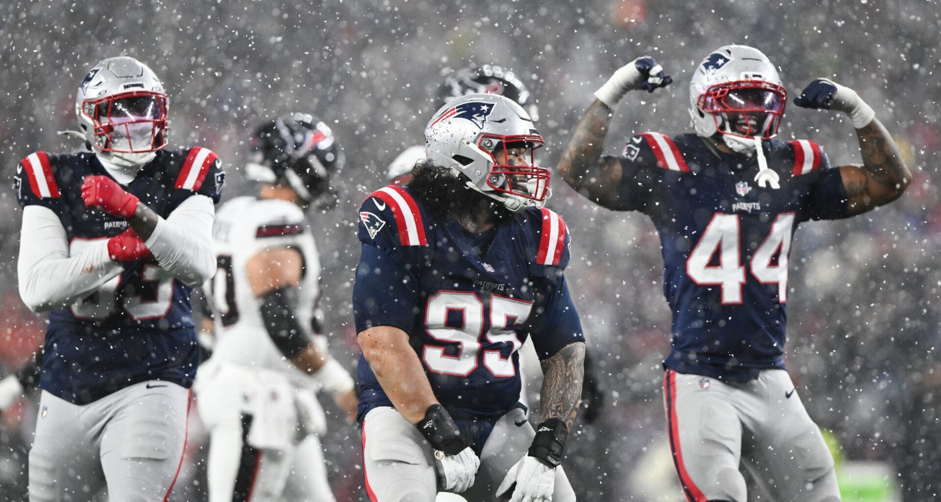 Patriots, Khyiris Tonga reportedly not seeing eye-to-eye on new contract - 98.5 The Sports Hub