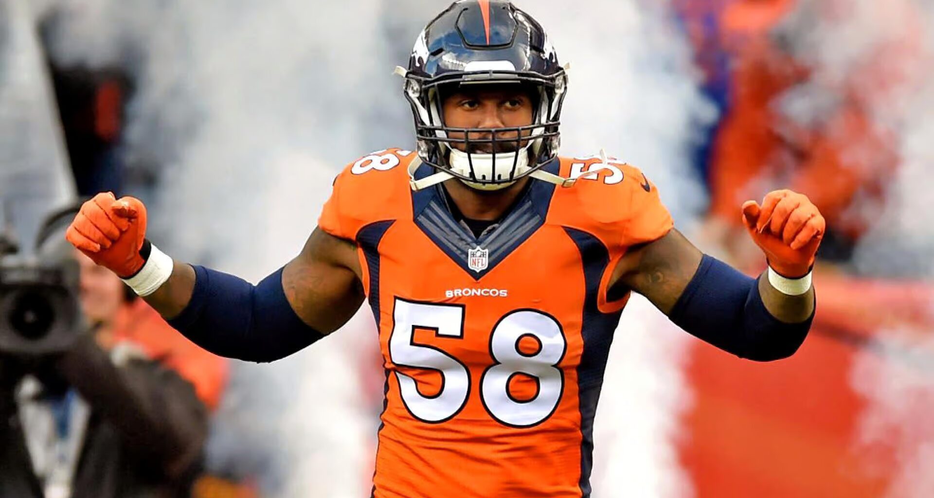 Denver Broncos edge rusher Von Miller displaying the explosive, long-limbed body type the new defensive coordinator prioritizes for speed and power off the edge.