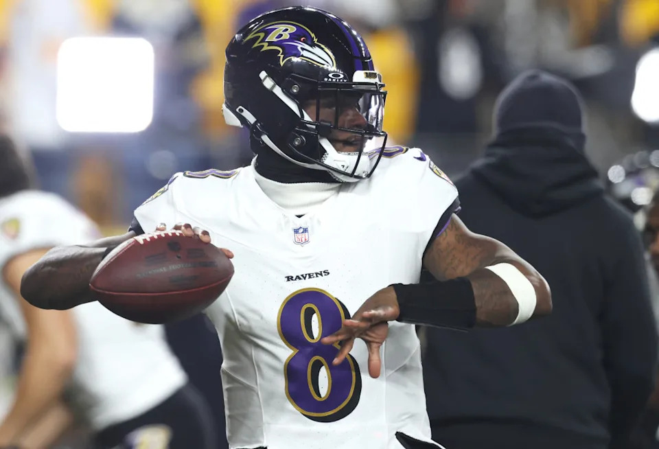 Baltimore Ravens quarterback Lamar Jackson (8) warms up before playing the Pittsburgh Steelers on Jan. 4, 2026.Charles LeClaire-Imagn Images