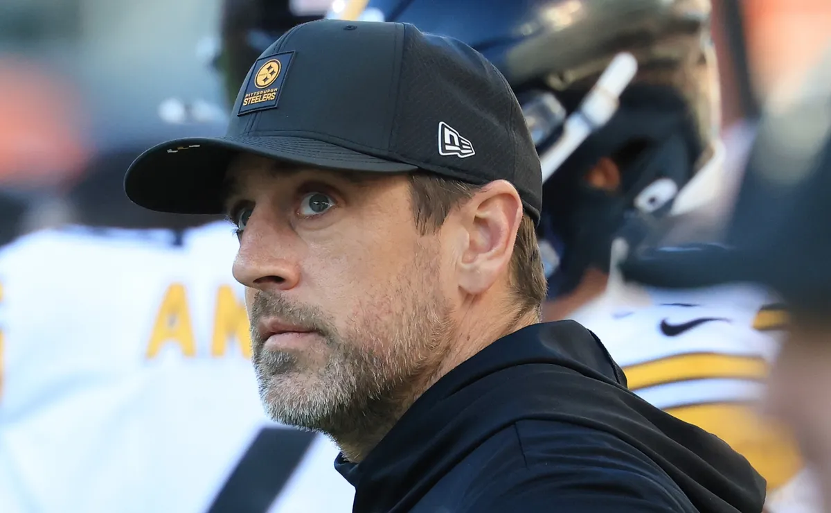 Steelers get a very important update on QB Aaron Rodgers retirement decision for 2026