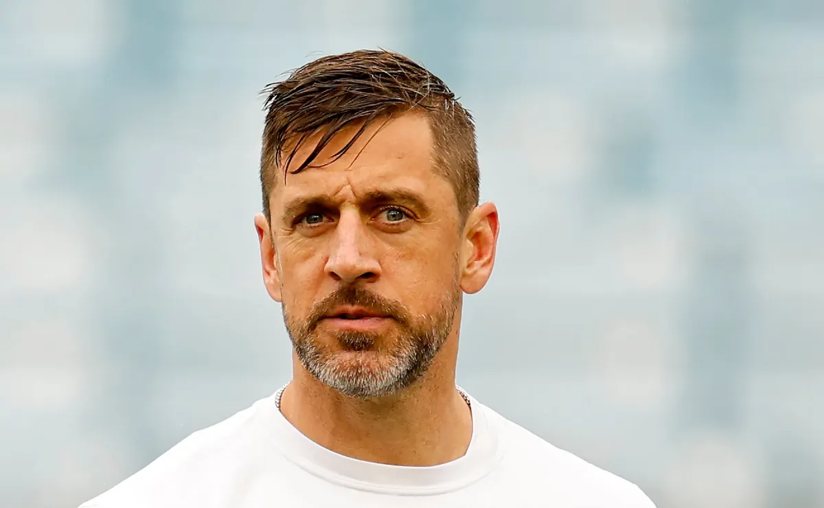 Steelers have reportedly made key QB decision as Aaron Rodgers contemplates retirement in 2026