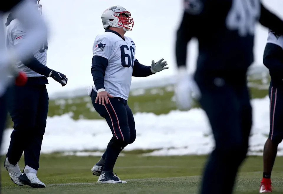OL James Ferentz warming up for Patriots practice in 2019. Photo by Nancy Lane - MediaNews Group - Boston Herald