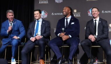 Colts' Vinatieri Punches Hall of Fame Ticket, Wayne Left in Dust Again