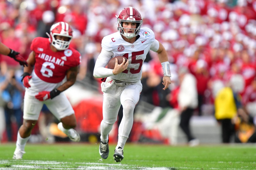 Alabama quarterback Ty Simpson (15) running with the ball during the Rose Bowl against Indiana.