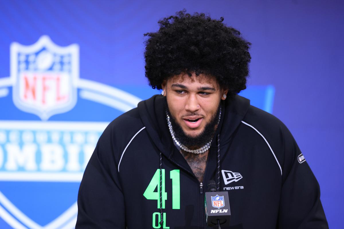 Kadyn Proctor Meets With Five Teams Ahead of Combine Testing