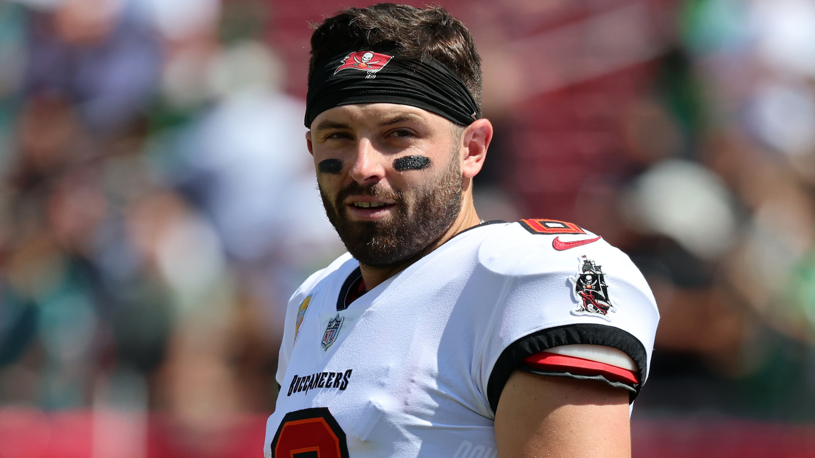 Baker Mayfield with a Buccaneers headband on