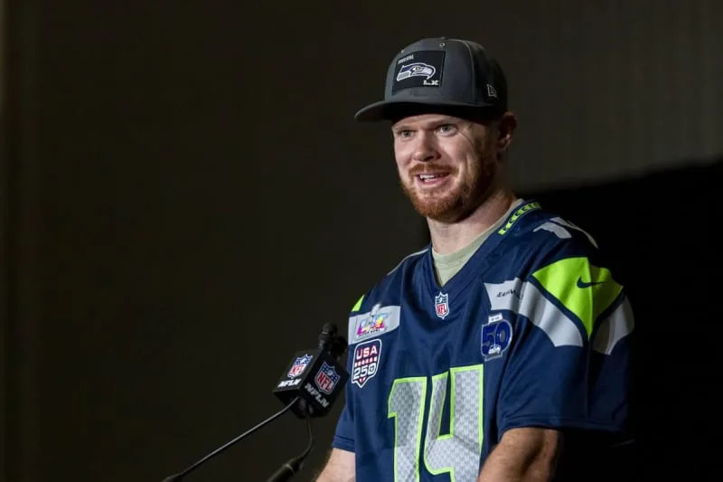 SAN JOSE, CA – FEBRUARY 04: QB Sam Darnold 14 of the Seattle Seahawks responds to questions during the Wednesday press conference, PK, Pressekonferenz on February 4, 2026 at the San Jose Marriott in San Jose, CA. Photo by Bob Kupbens/Icon Sportswire NFL, American Football Herren, USA FEB 04 Super Bowl LX Seattle Seahawks EDITORIAL USE ONLY Icon260204012