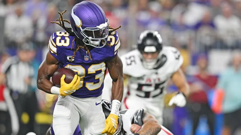 Aaron Jones Sr. runs the ball for the Vikings against the Falcons at U.S. Bank Stadium.
