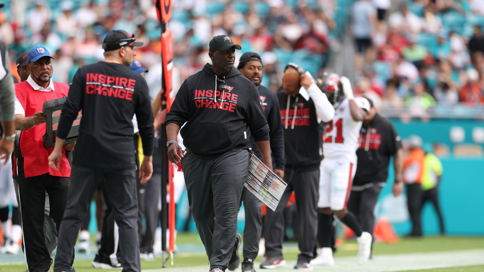 A Potential Trade Target For The Buccaneers This Offseason To Rebuild Their LB Corp