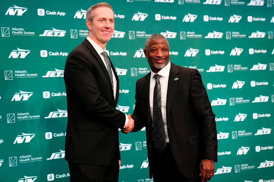 <p>New York Jets General Manager Darren Mougey and Head Coach Aaron Glenn meet at NFL practice facility.</p>