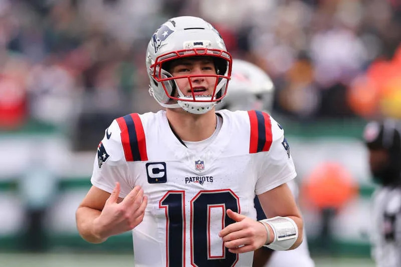 EAST RUTHERFORD, NJ – DECEMBER 28: Drake Maye 10 of the New England Patriots during the game against the New York Jets on December 28, 2025 at MetLife Stadium in East Rutherford, New Jersey. Photo by Rich Graessle/Icon Sportswire NFL, American Football Herren, USA DEC 28 Patriots at Jets EDITORIAL USE ONLY Icon25122821886