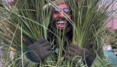 An Eagles fan played a plant in Bad Bunny's Super Bowl halftime show: "I had to keep it a secret"