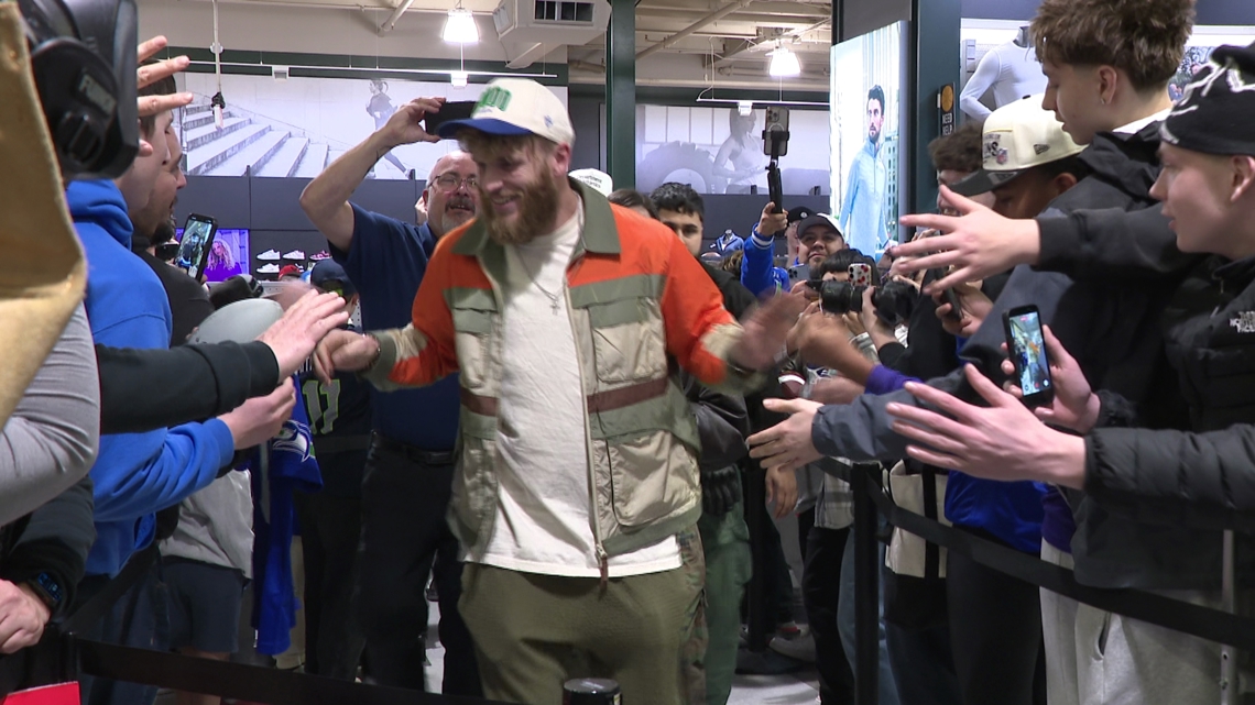 Seahawks stars continue Super Bowl celebration with fan appearances across western Washington
