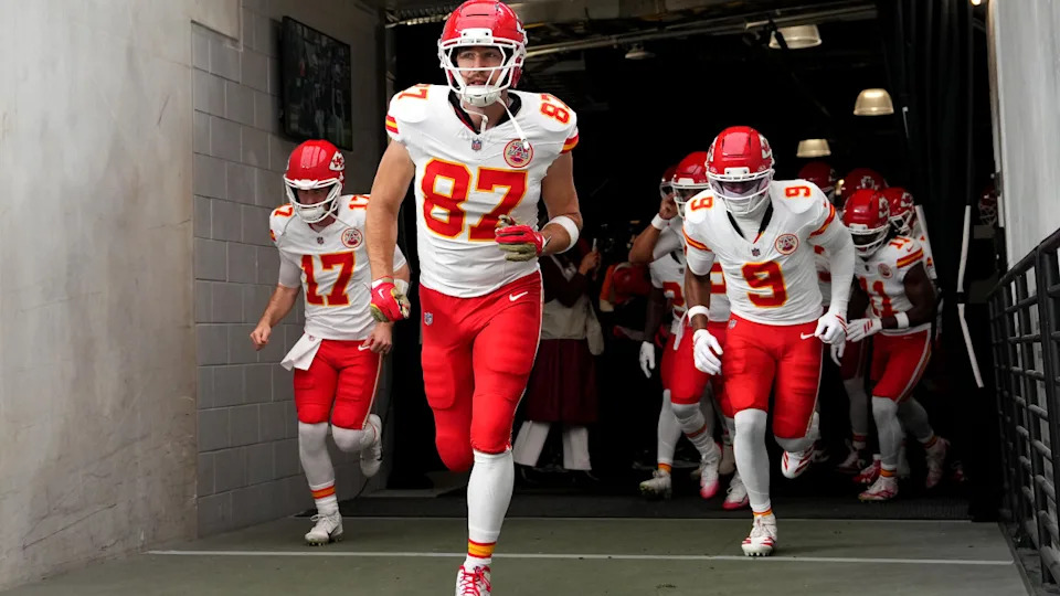 Travis Kelce (#87) of the Kansas City Chiefs runs onto the field prior to the game against the Las Vegas Raiders at Allegiant Stadium on January 04, 2026, in Las Vegas, Nevada. (Photo by Candice Ward/Getty Images)
