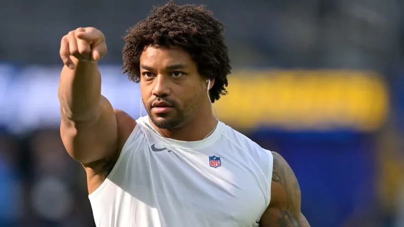 Eric Wilson warming up at SoFi Stadium. Commanders sign Vikings free agents.