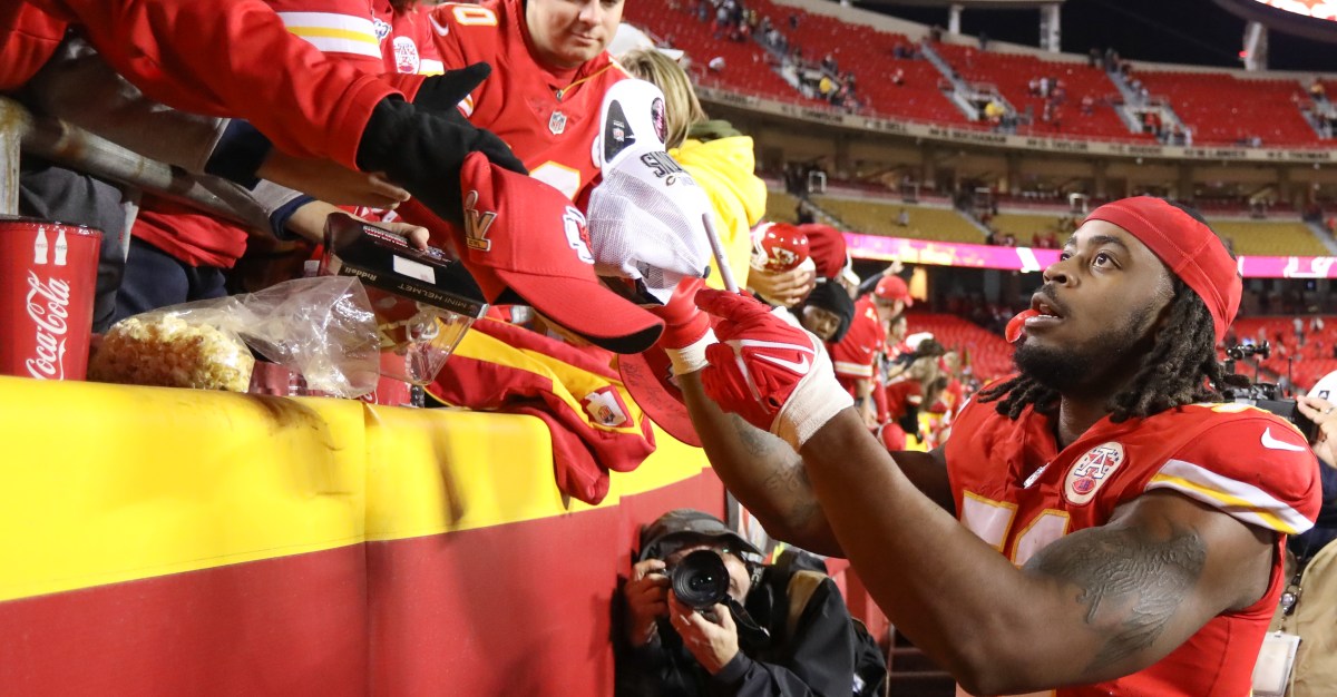 Chiefs release defensive end Mike Danna after six seasons