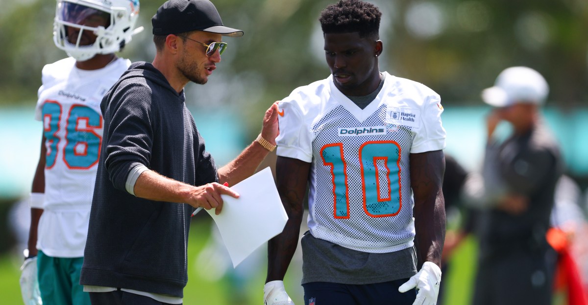 Mike McDaniel hire means Tyreek Hill could sign with Chargers