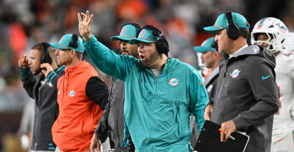 Miami Dolphins News - Dolphins retain two defensive assistants
