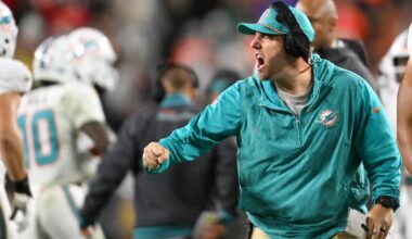 Dolphins to retain Austin Clark