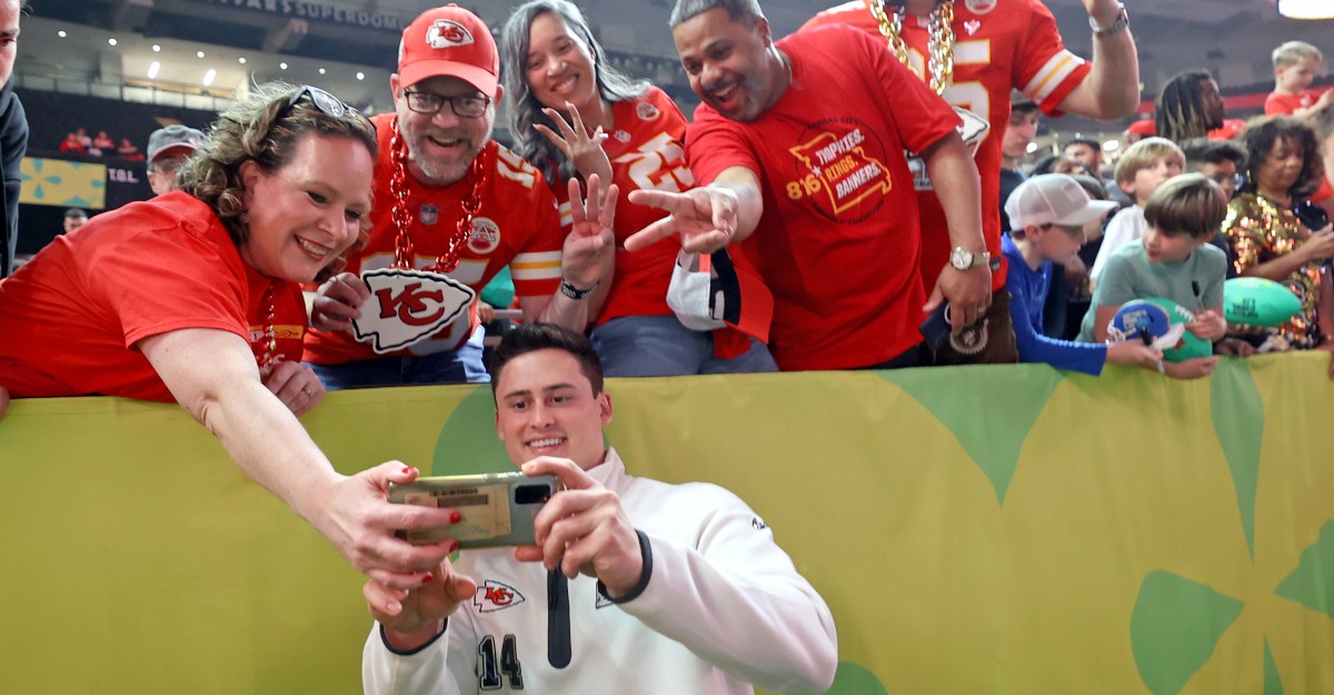 Chiefs encounters: Looking for the best or most random stories you have