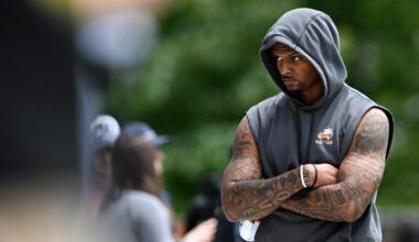 Cleveland Browns between a rock and a hard place at QB in 2026