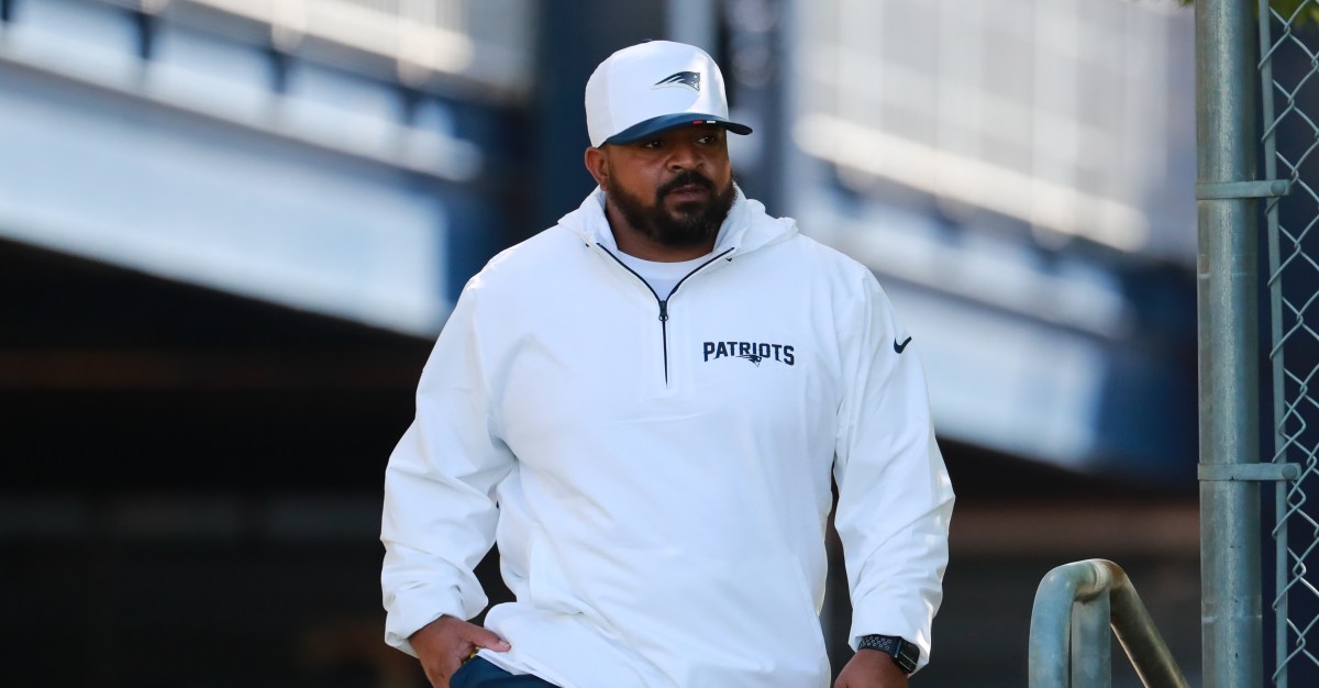 Defensive assistant reportedly leaving Patriots coaching staff