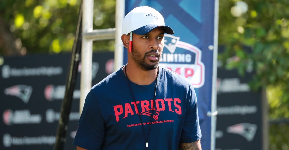 Quarterbacks coach Ashton Grant to remain with Patriots in 2026