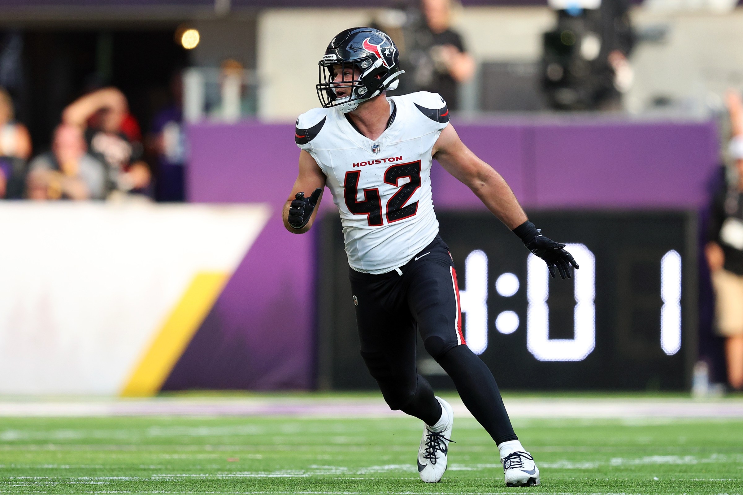MINNEAPOLIS, MINNESOTA - AUGUST 09: Luke Lachey #42 of the Houston Texans competes against the Minnesota Vikings in the fourth quarter during the NFL Preseason 2025 game between Houston Texans and Minnesota Vikings at U.S. Bank Stadium on August 09, 2025 in Minneapolis, Minnesota. The Vikings defeated the Texas 20-10. (Photo by David Berding/Getty Images)