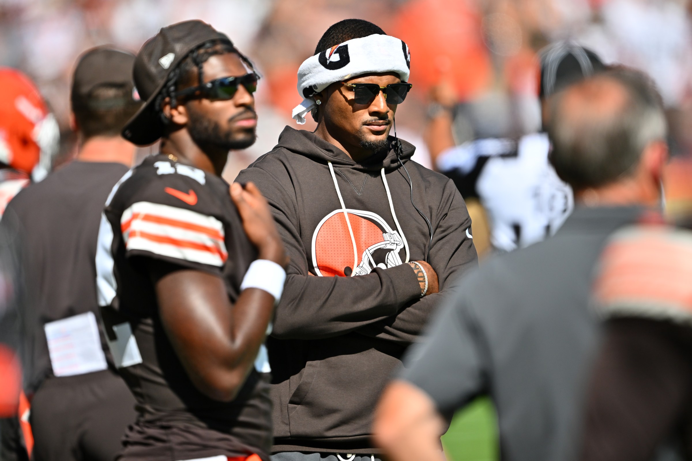 Quarterbacks Shedeur Sanders #12 and Deshaun Watson #4