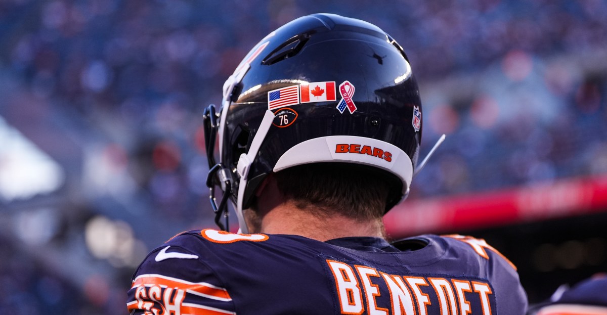 Chicago Bears re-sign Theo Benedet