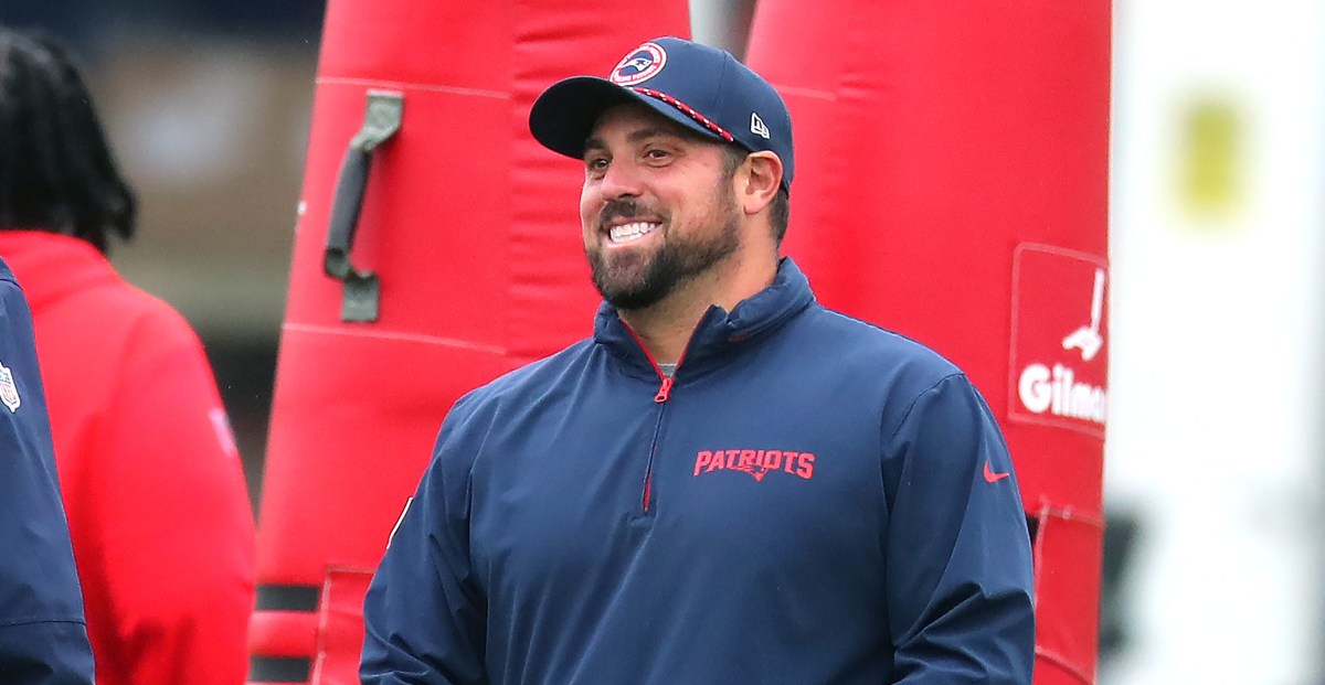 Patriots promote Zak Kuhr to full-time defensive coordinator