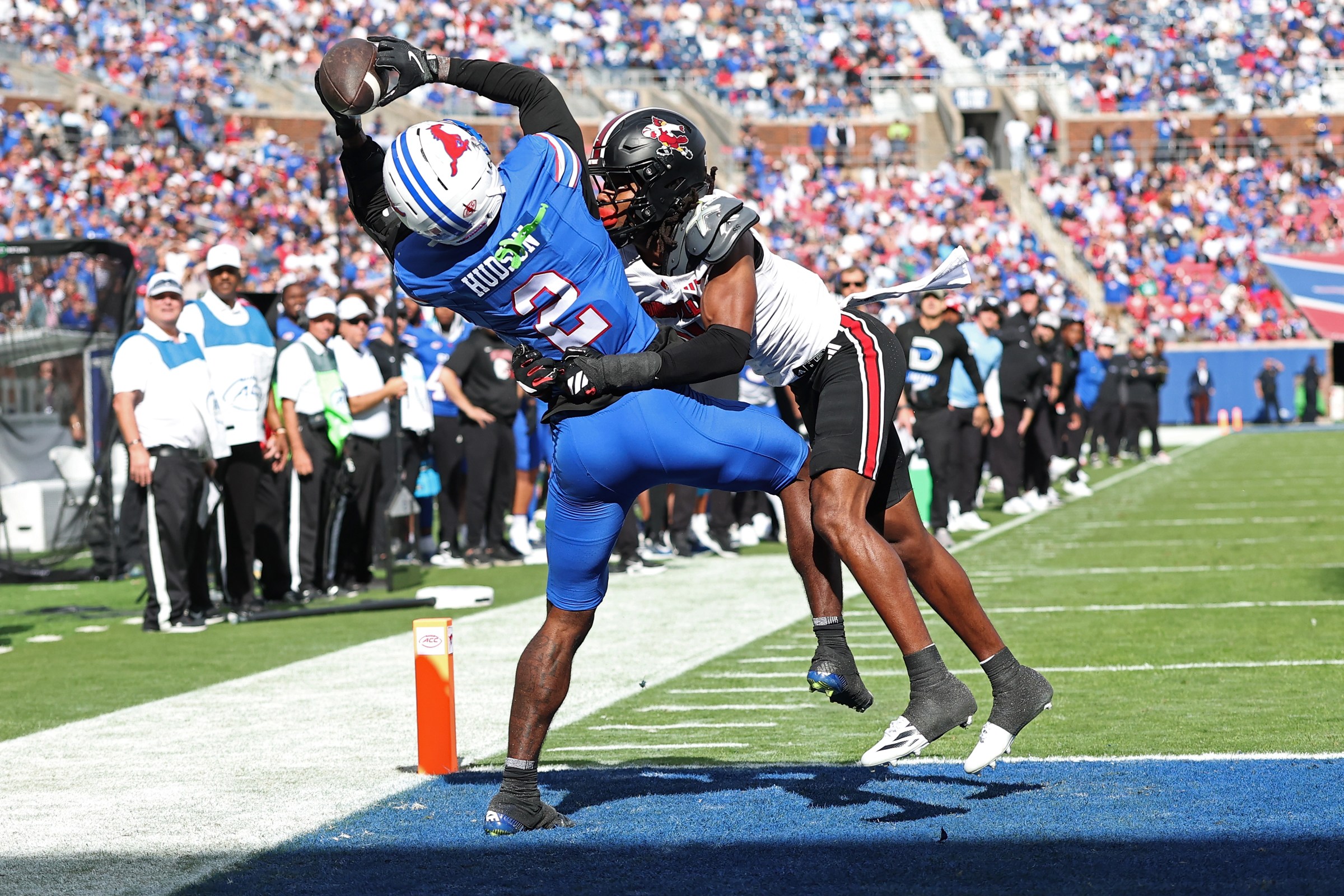 DALLAS, TEXAS - NOVEMBER 22: Jordan Hudson #2 of the Southern Methodist University Mustangs catches a pass for a touchdown in front of Jabari Mack #4 of the Louisville Cardinals during the first half at Gerald J. Ford Stadium on November 22, 2025 in Dallas, Texas. (Photo by Stacy Revere/Getty Images)