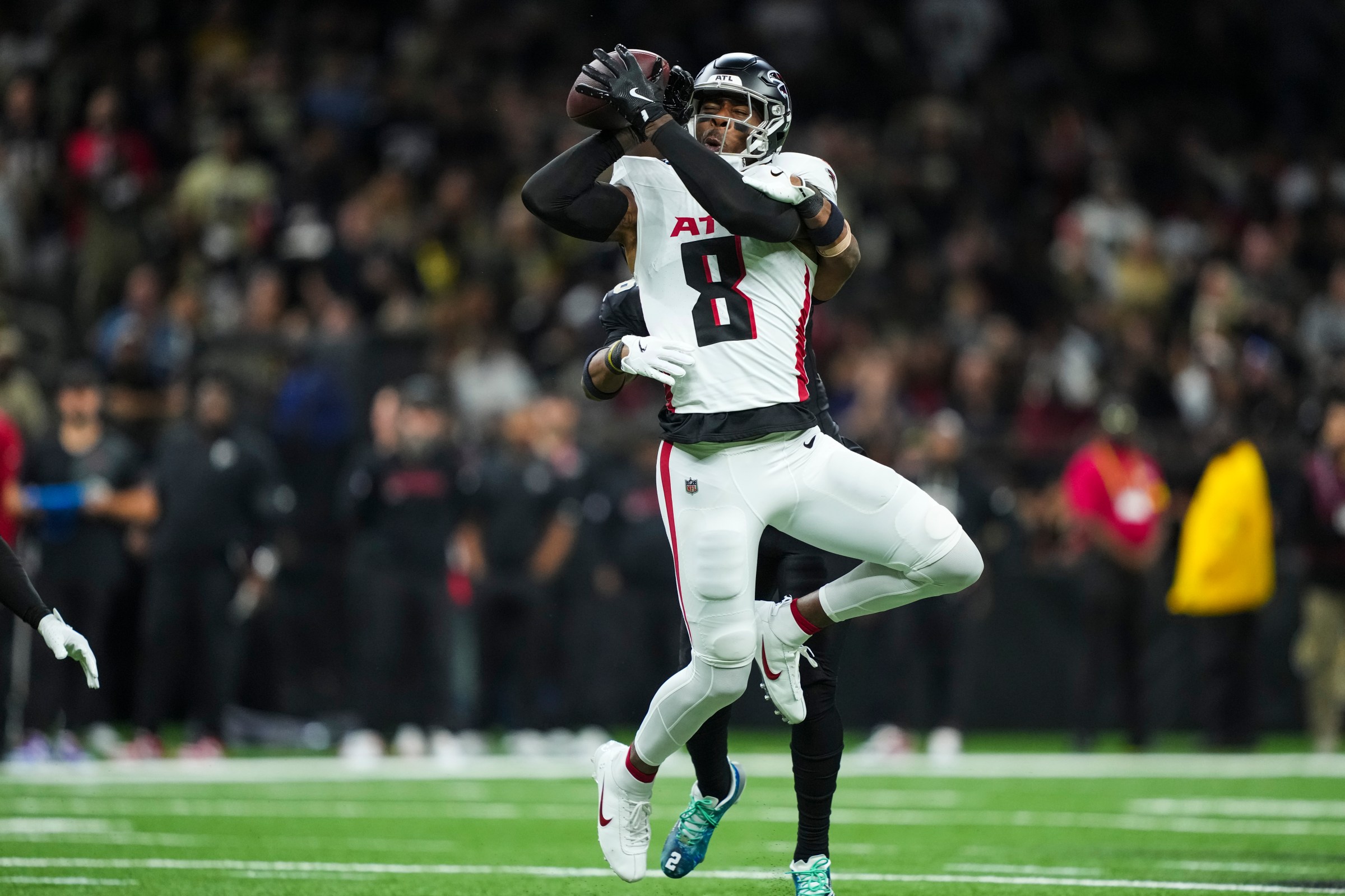 NEW ORLEANS, LOUISIANA - NOVEMBER 23 : Kyle Pitts Sr. #8 of the Atlanta Falcons goes up for the ball during an NFL football game against the New Orleans Saints at Caesars Superdome on November 23, 2025 in New Orleans, Louisiana. (Photo by Perry Knotts/Getty Images)