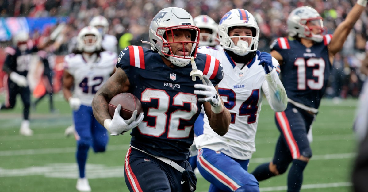 Buffalo Bills are looking up at the New England Patriots in AFC East