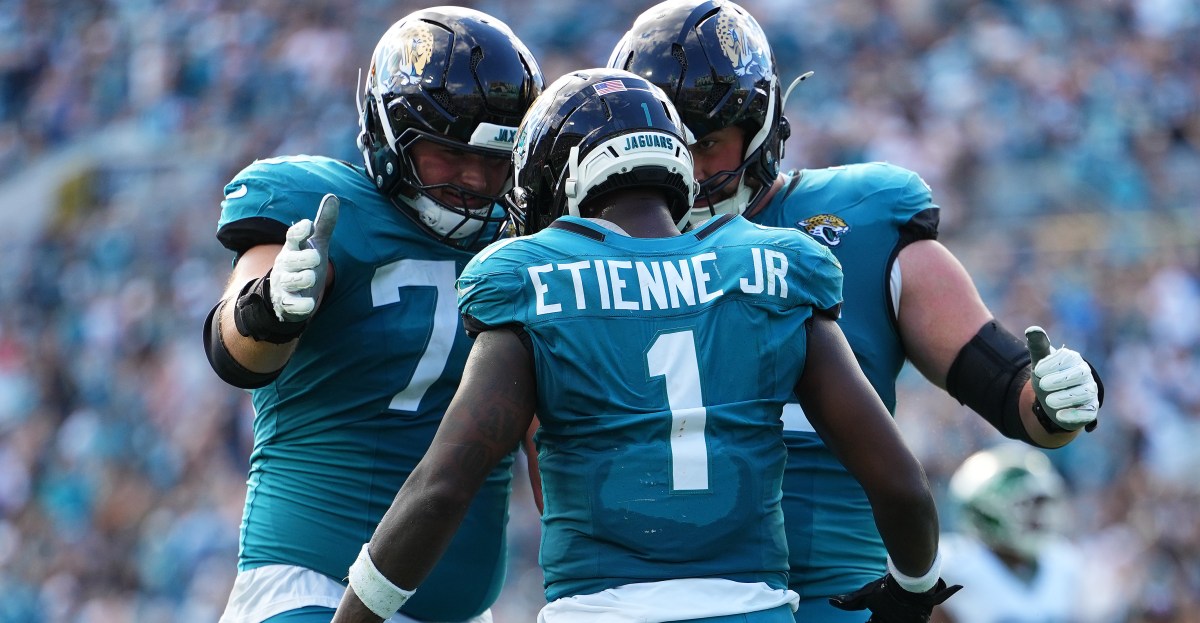 Jacksonville Jaguars Fans Want to Re-Sign Devin Lloyd & Travis Etienne