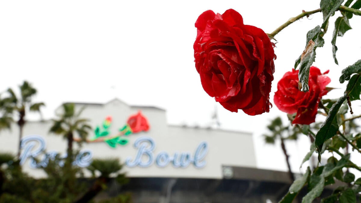 College football love letter: 10 things to love about the sport on Valentine's Day