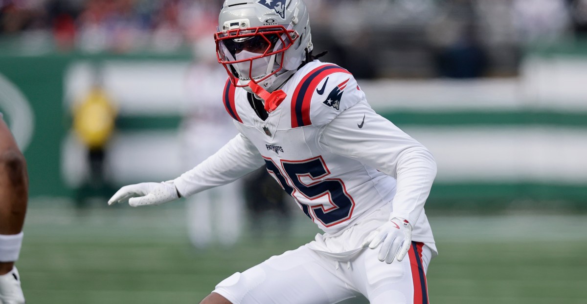 Dolphins sign former Patriots cornerback