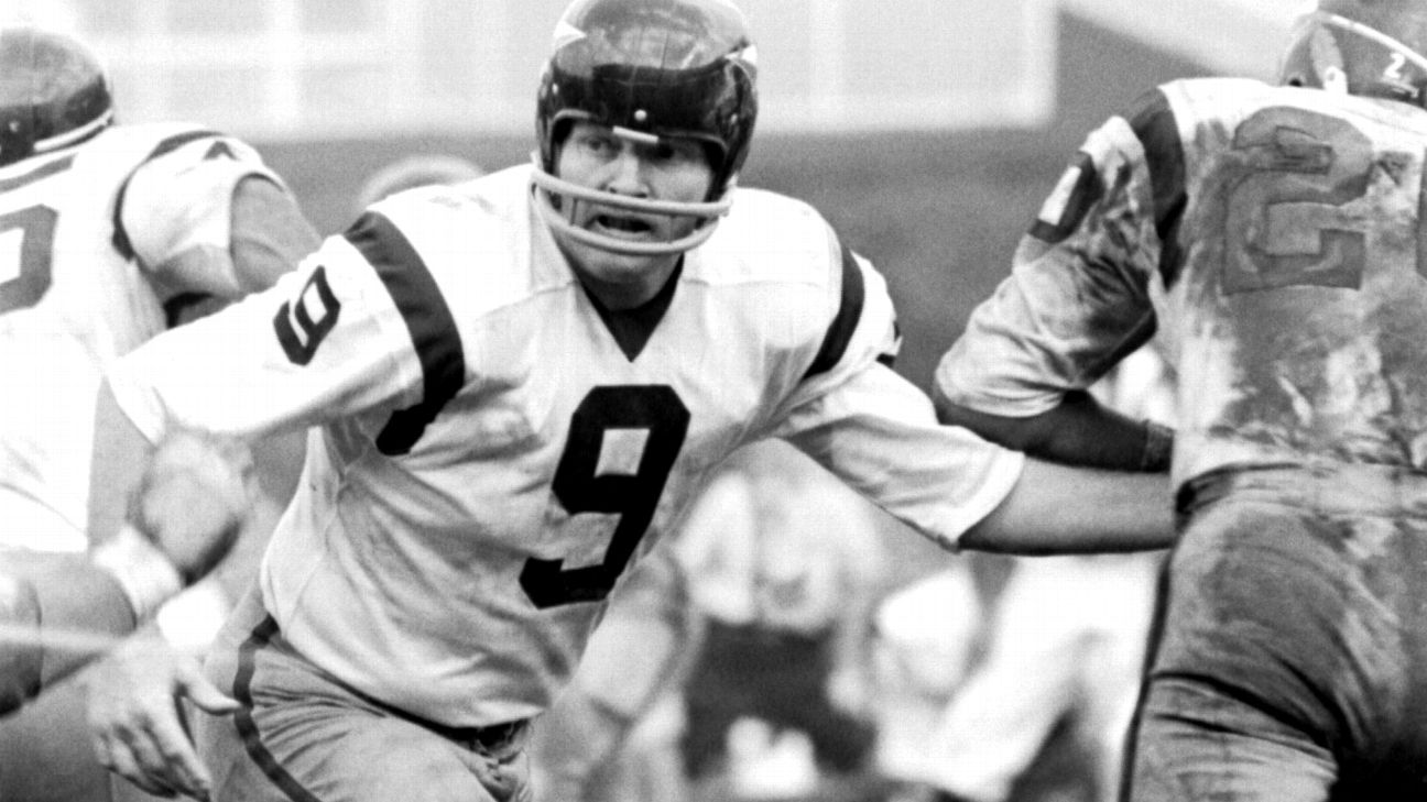 Hall of Fame quarterback Sonny Jurgensen dies at 91