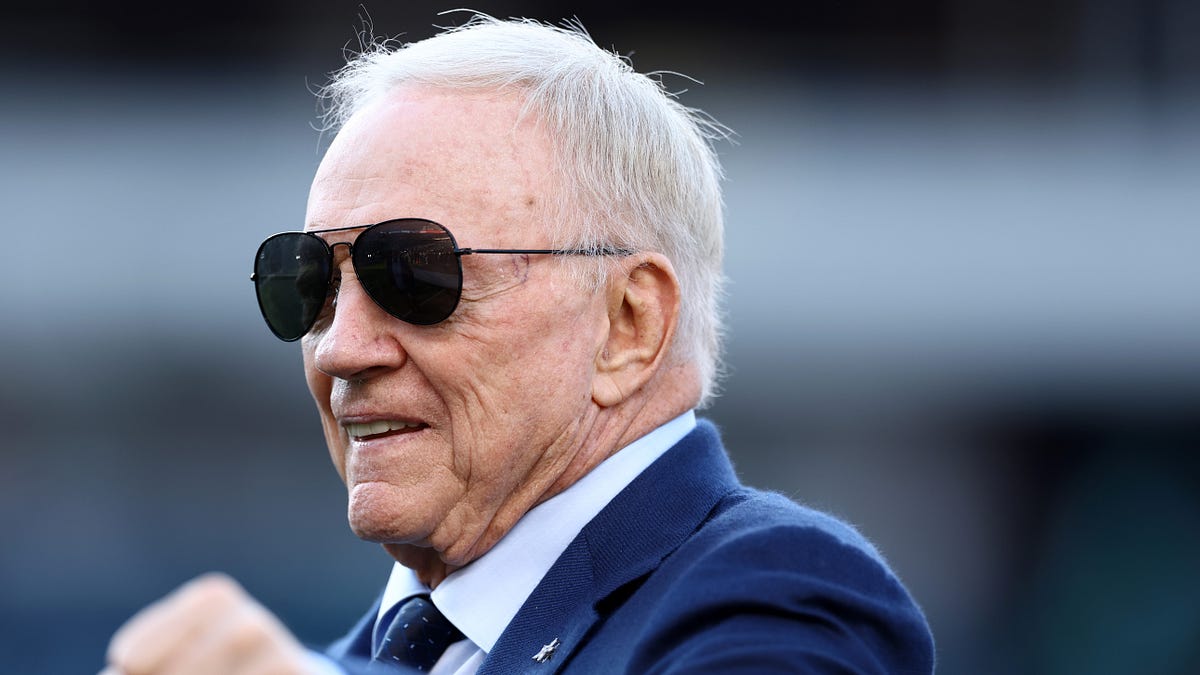 3 Offseason moves the Dallas Cowboys must make to climb the ladder in the NFC East