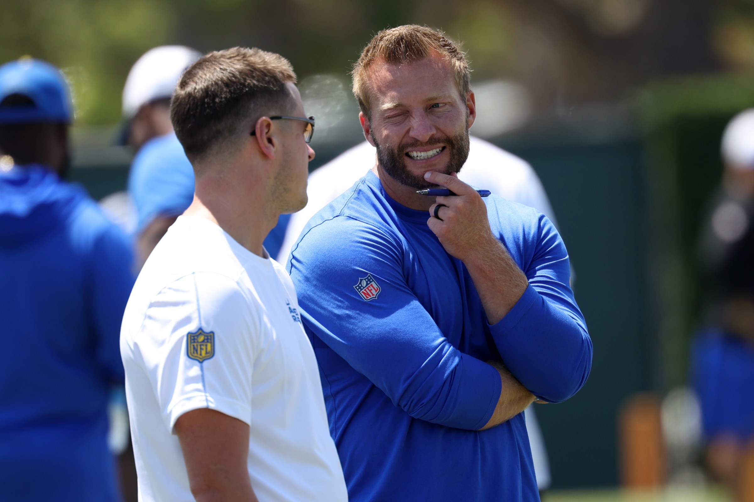 Los Angeles Rams head coach Sean McVay (right) talks with offensive coordinator Mike LaFleur (left)