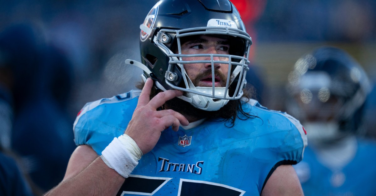 NFL Free Agency: Should the Titans re-sign C/G Corey Levin?