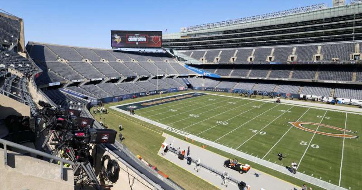 Iowa lawmakers pitch stadium incentives to lure Chicago Bears across state lines